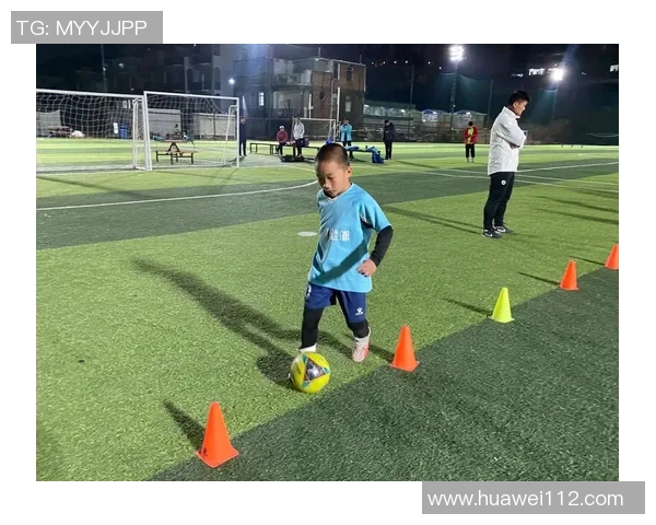 足球球星肌肉力量展示揭秘运动员训练背后的辛勤付出与坚持