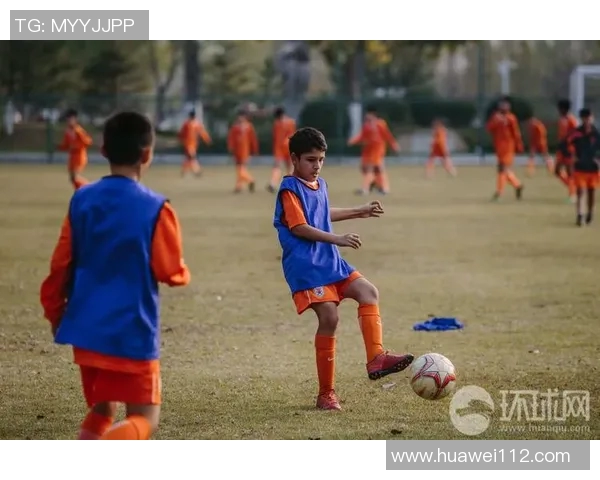 跟着顶级球星学足球技巧提升 实现从新手到高手的蜕变